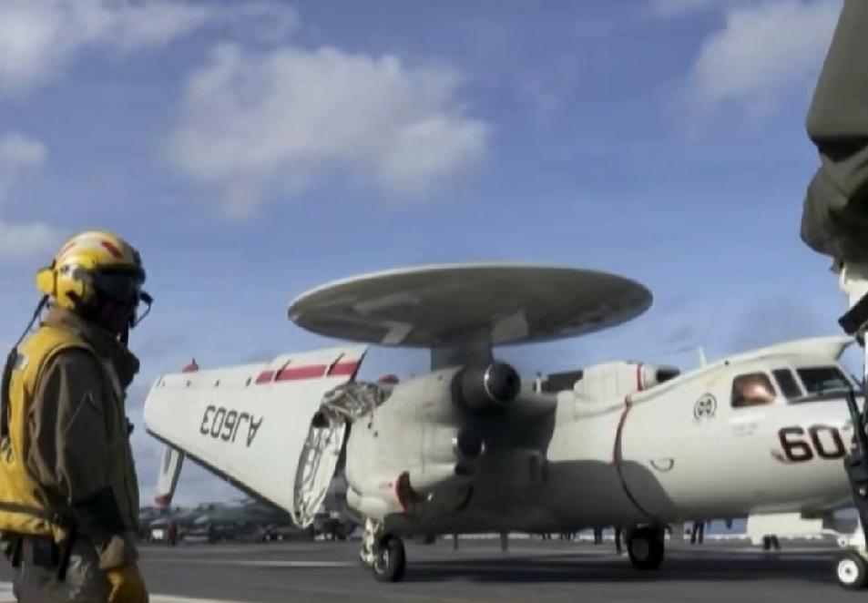 美国的消息人士透露，由于前几天福特号航母洗衣房失火，损失比较严重，可能给舰上的官