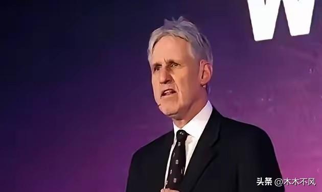 干得漂亮！

面对西方那套“教师爷”的嘴脸，光讲道理是没用的，就得像李梓敬这样，