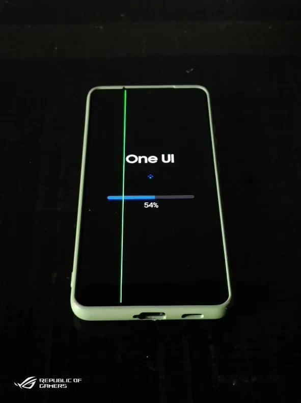 受屏幕绿线困扰，三星印度公司为 Galaxy S21 / S22 手机用户免费换