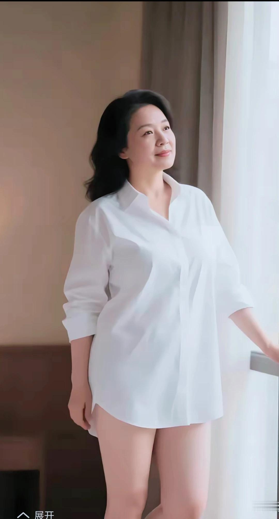 上联：君吟檐上三寸雪，
下联：吾唱阶前一片霜。