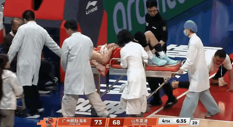 郭艾伦尽力了，也确实打不动了，昨晚胖乎乎的艾伦，踉踉跄跄的，山东男篮没咋滴他，担