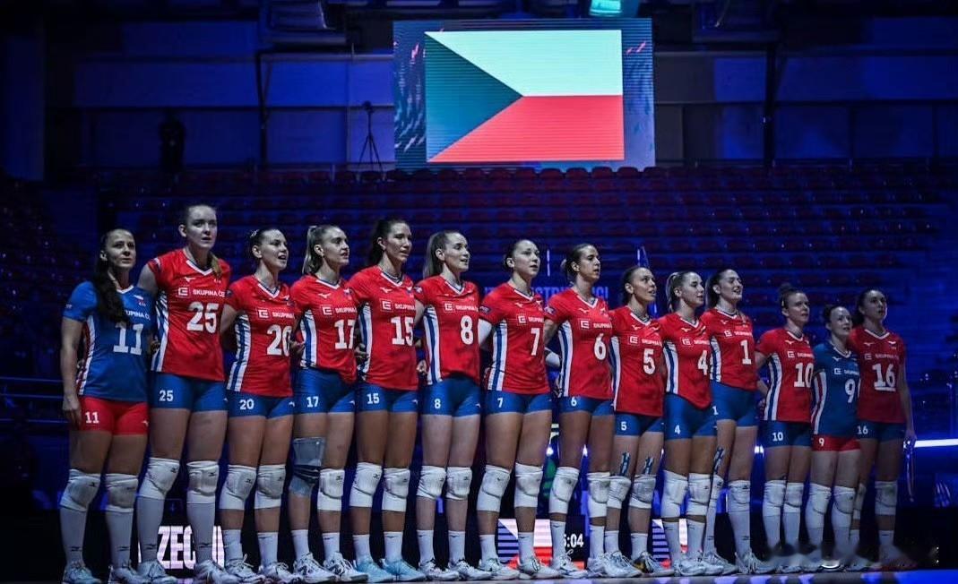 🇨🇿 捷克女排VNL第一周阵容
🏐 二传：格拉博夫斯卡 - 斯米多娃
💥