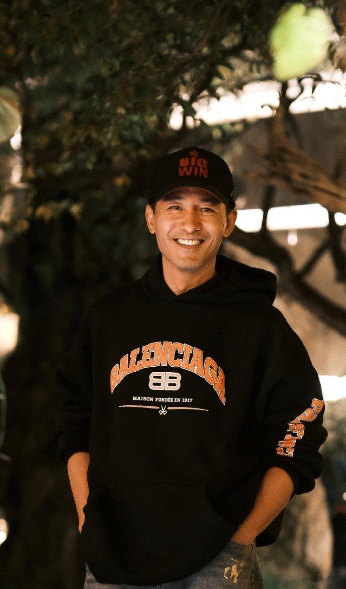 程莉莎正数第一喜欢郭晓东梅兰之人追剧式追老公的舞台，兴致高到连家务活都暂时抛到脑