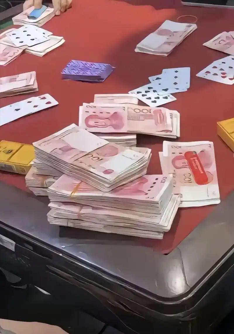 赌博的人废掉，是个一步步沉沦的过程。就像亚洲赌王尧建云，小时候顽皮辍学，16岁去