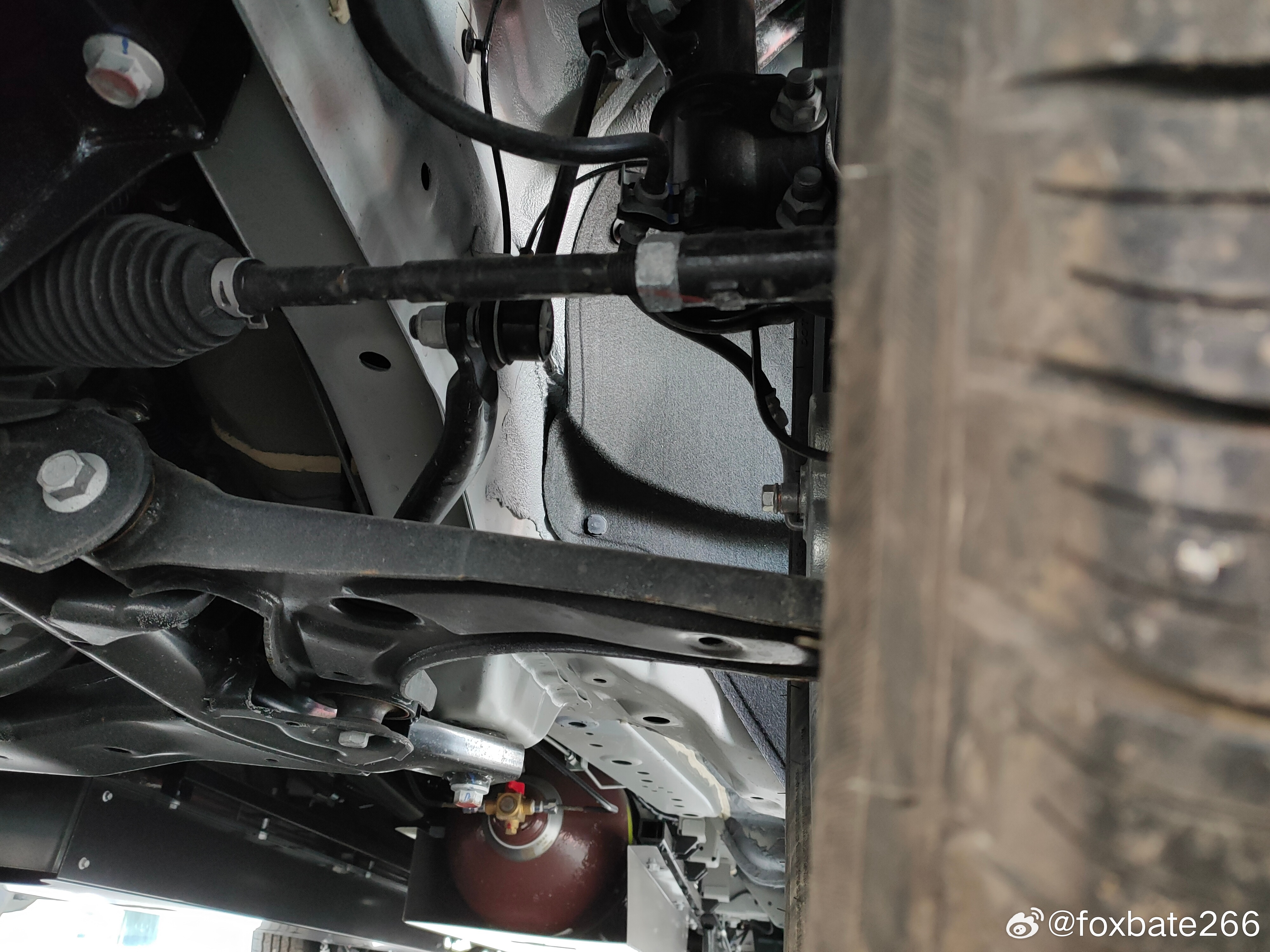 摸到锐胜M8了。。雀食是后驱control blade