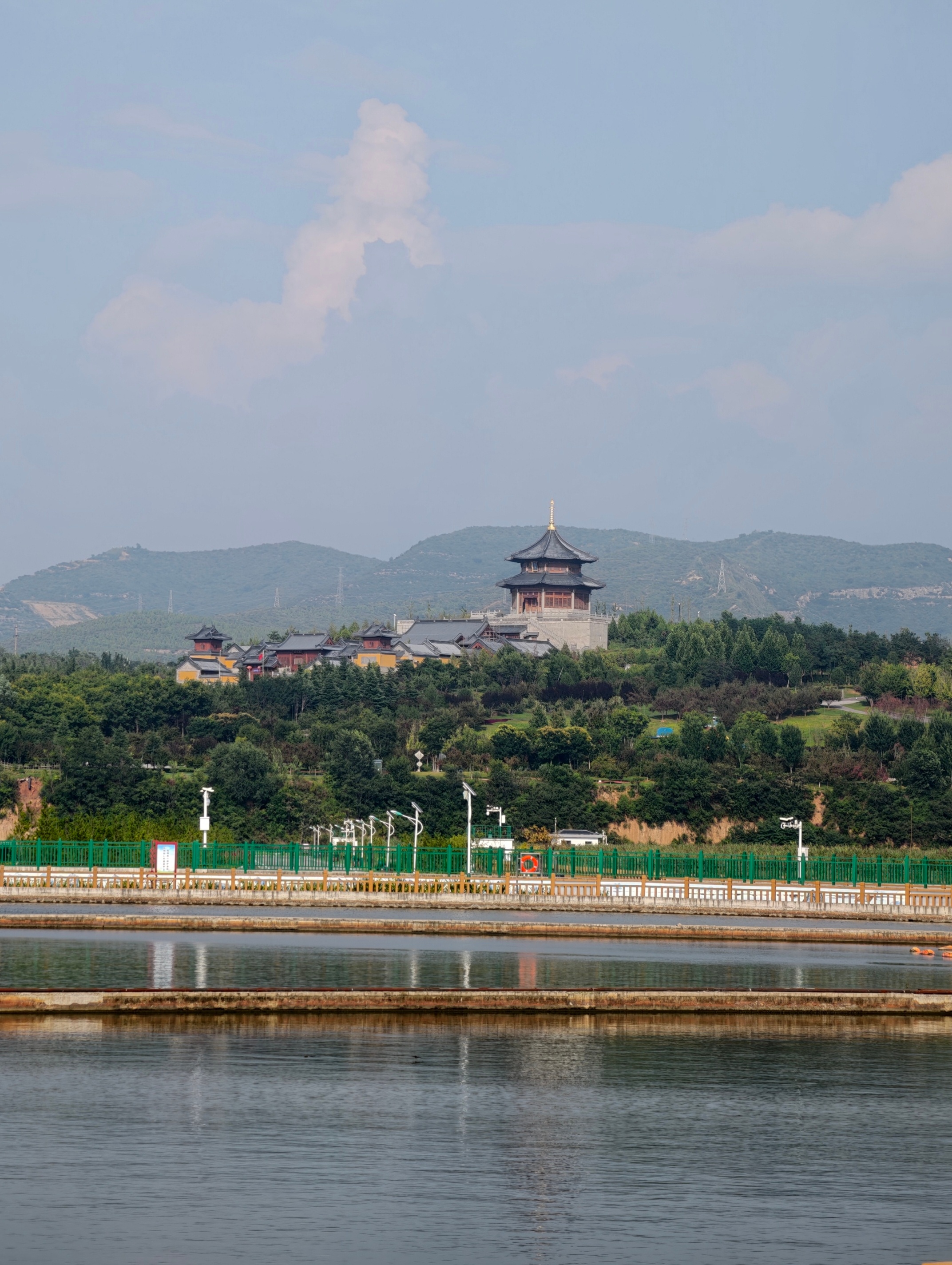 很难想象，如今水草丰美、百鸟齐飞的丹河湿地公园，是人工生态修复交出的亮眼答卷！万