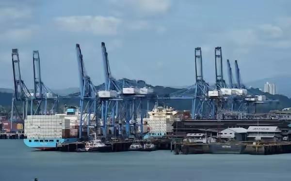 荷兰是文抢，巴拿马是武抢，改明抢了是吧！
​突发！巴拿马政府强行进入并接管两港口