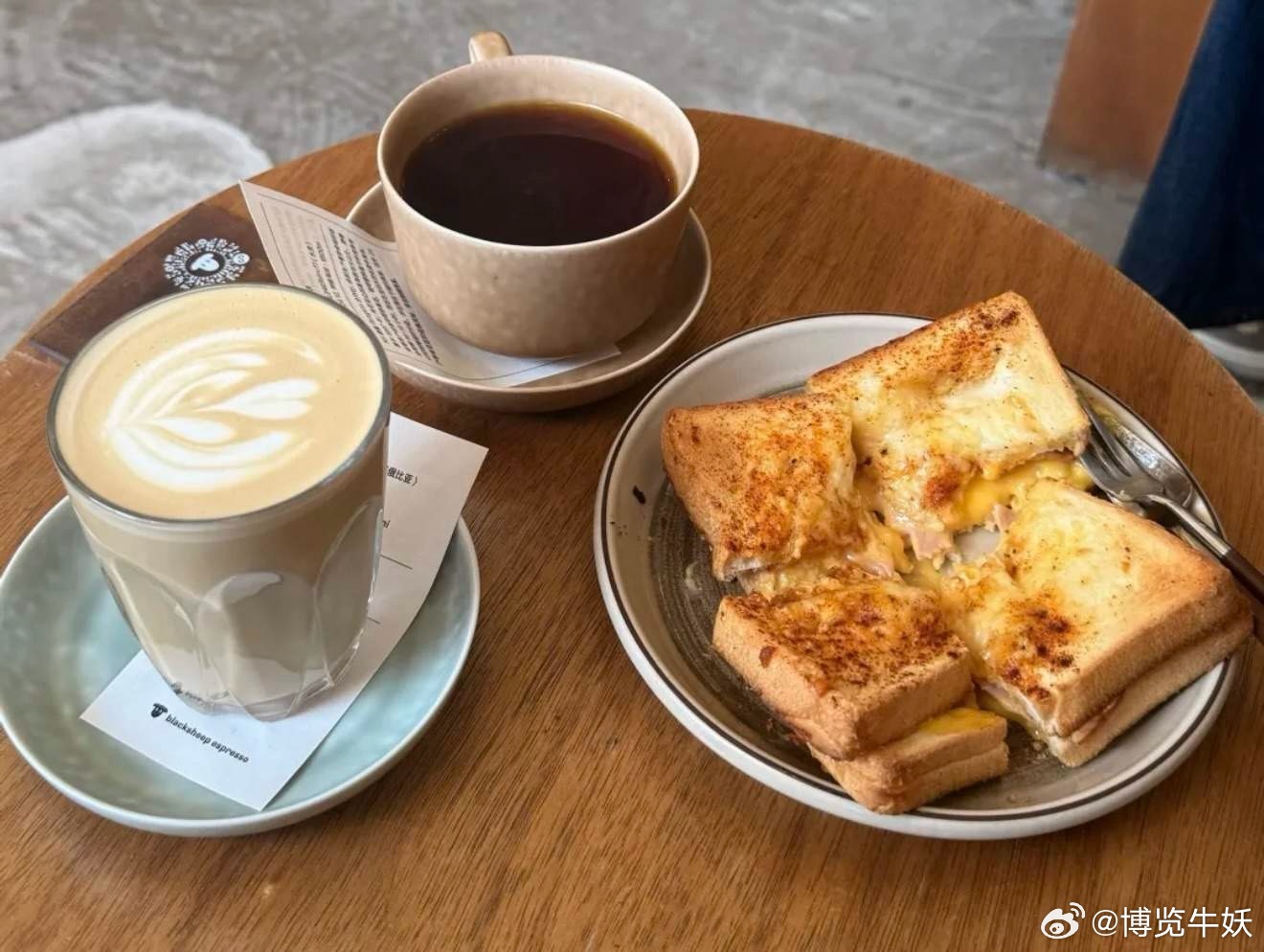 各位☕️早！昨天在外围普跌影响下，两市大盘低开低走，最低回踩4053点附近，随后