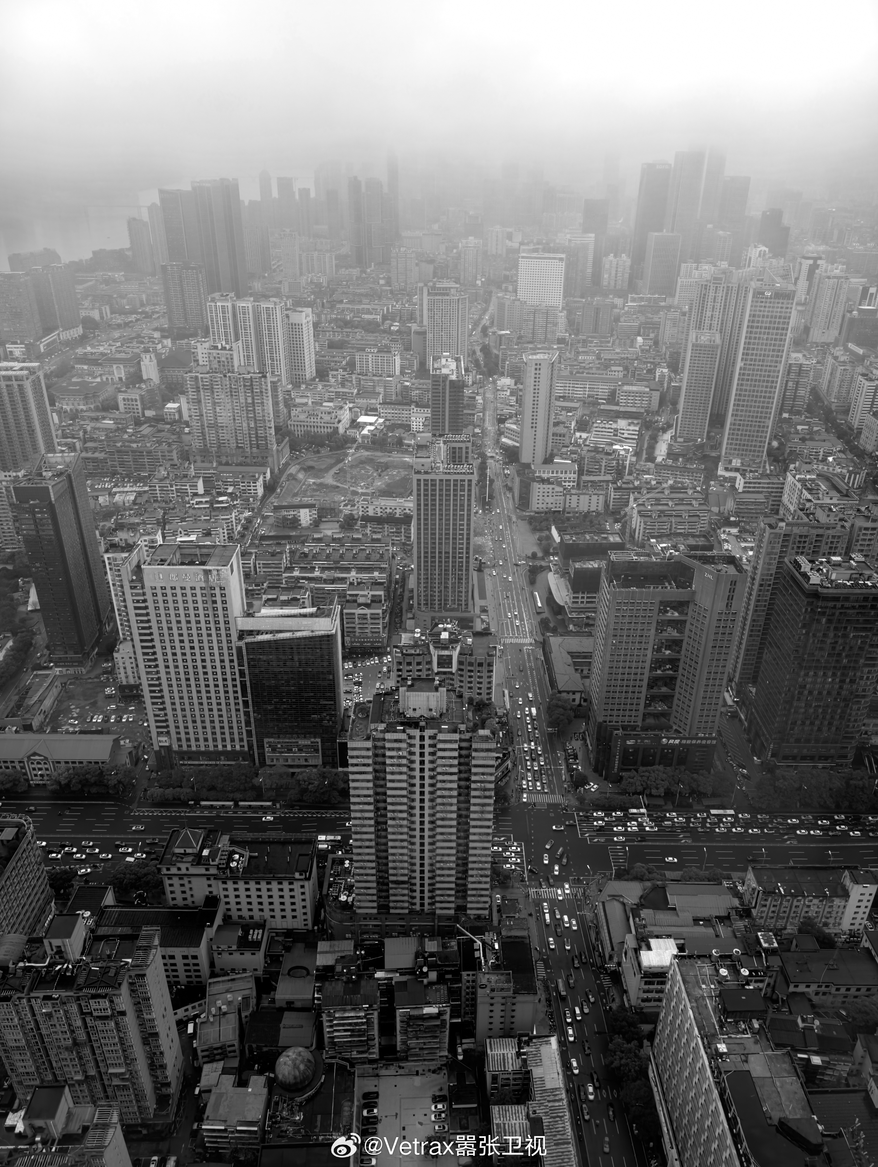 来长沙这么多次，住了 N 多次梅溪湖，现在终于住了一次 IFS 楼上……但是长沙