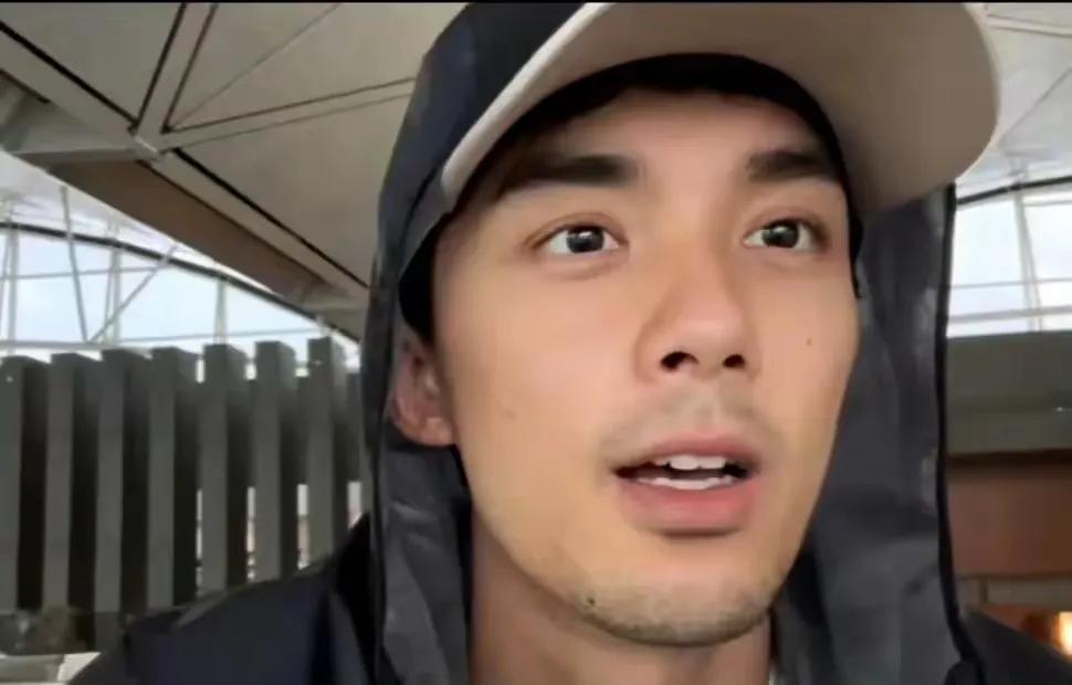 当女明星还在浓妆艳抹争奇斗艳时，男明星已经开启了素颜新赛道了！

我宣布：男明星