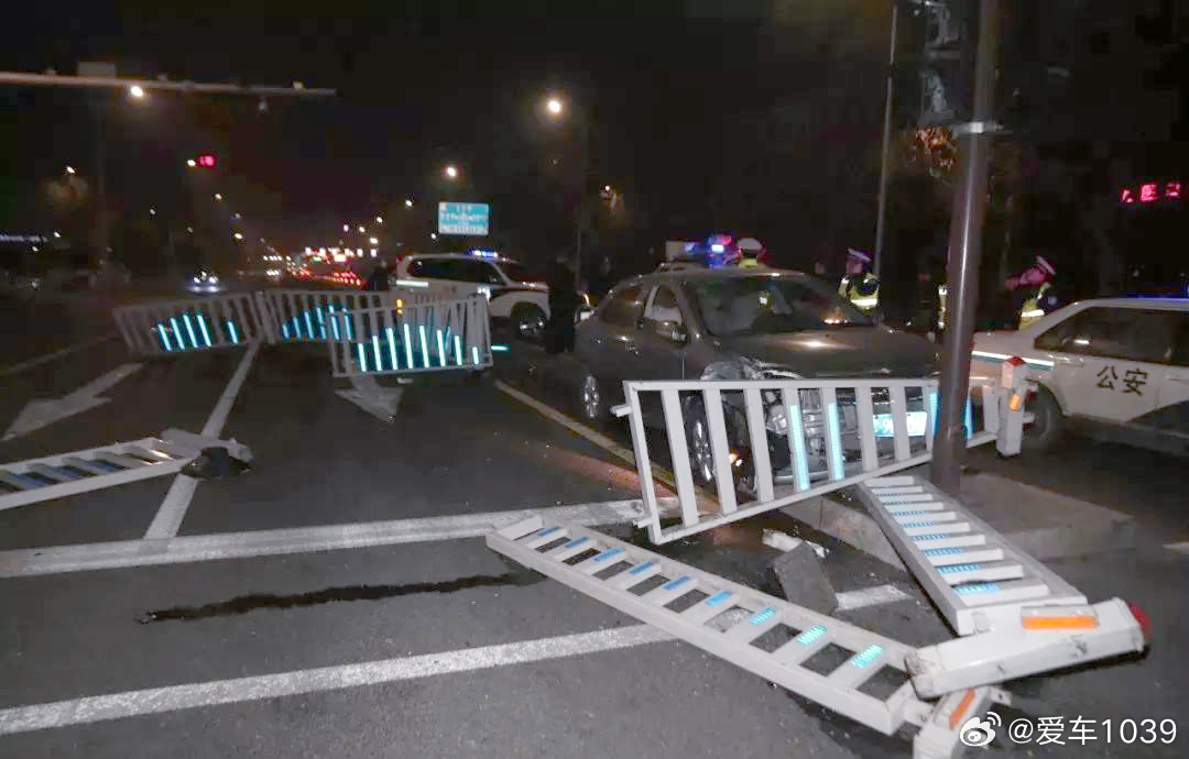 【爱车安全贴士 荒唐！酒后驾车撞护栏，现场围观的陌生人主动要“顶包”？】酒驾已经