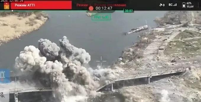 无人机“斩桥”战术的成功，标志着现代战争中“非对称消耗”模式的成熟。乌军以数千美