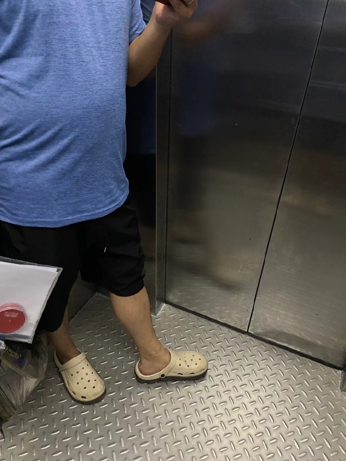坏消息：跟大哥撞衫 更坏的消息：他比我精致 ​ ​​​