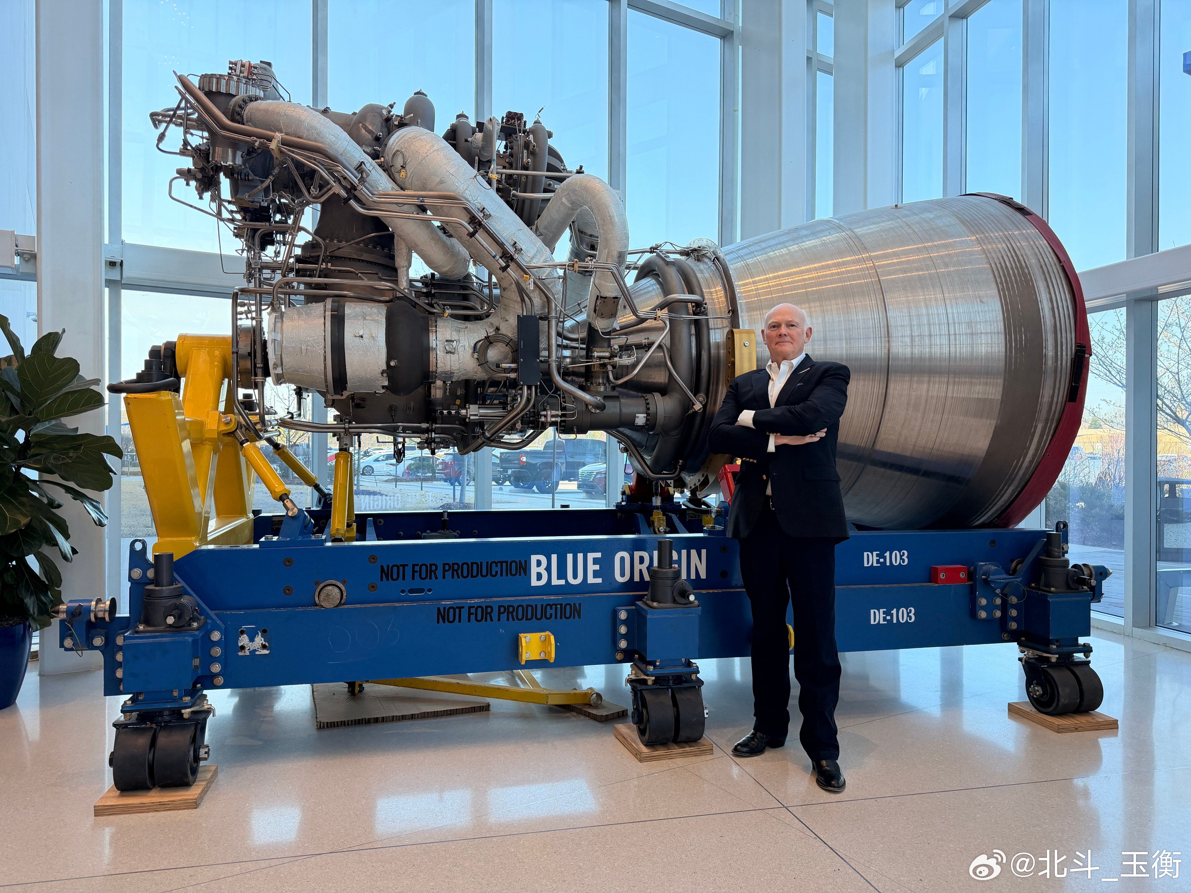 小图看那个燃烧室顶部那片区域，以为是那种灰黑配色的镜头🤤🤤🤤嗯……绝对是大