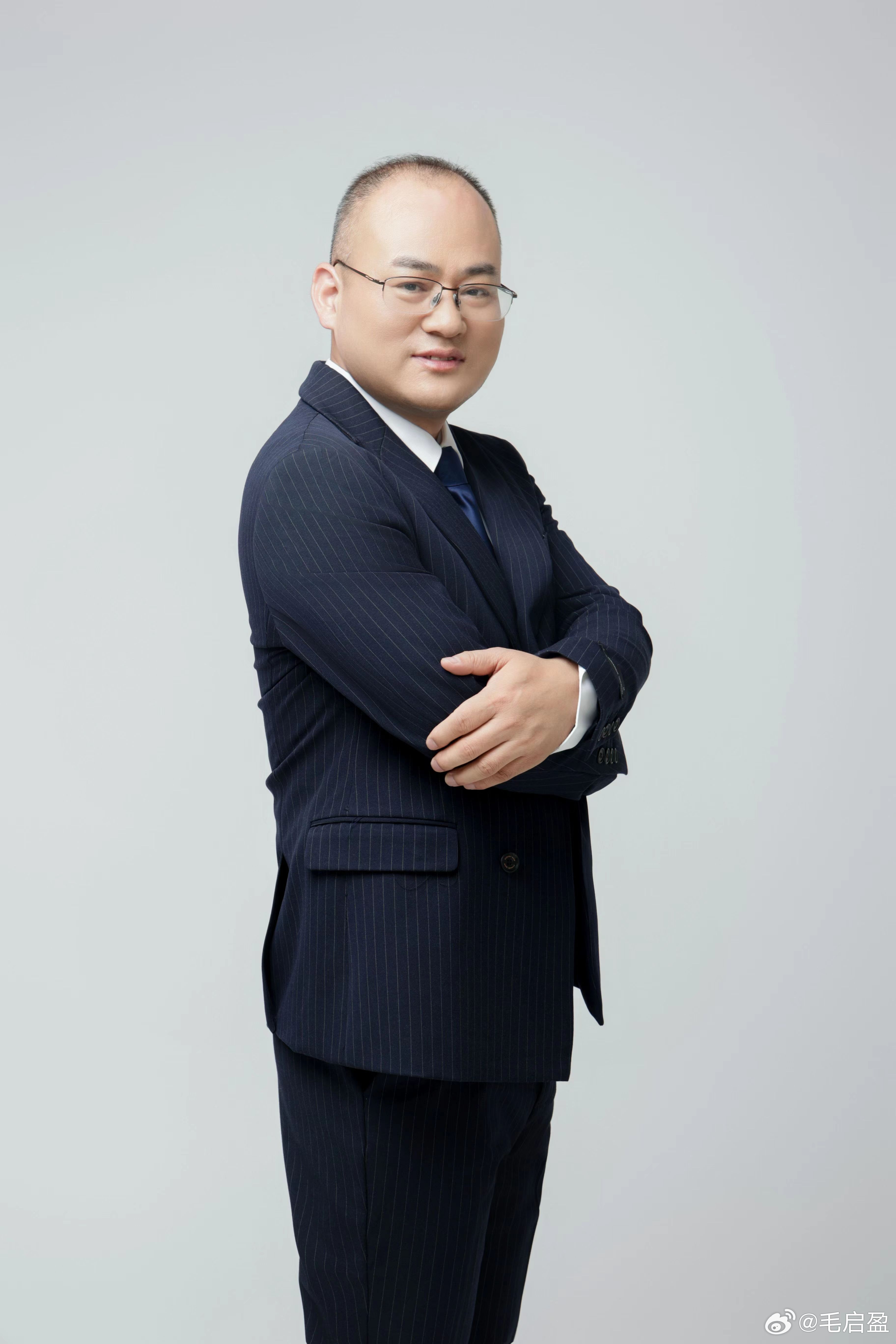 我是毛启盈。以前大家认识我——善于暗访、“为农民工讨工钱”的调查记者，搜狐科技通