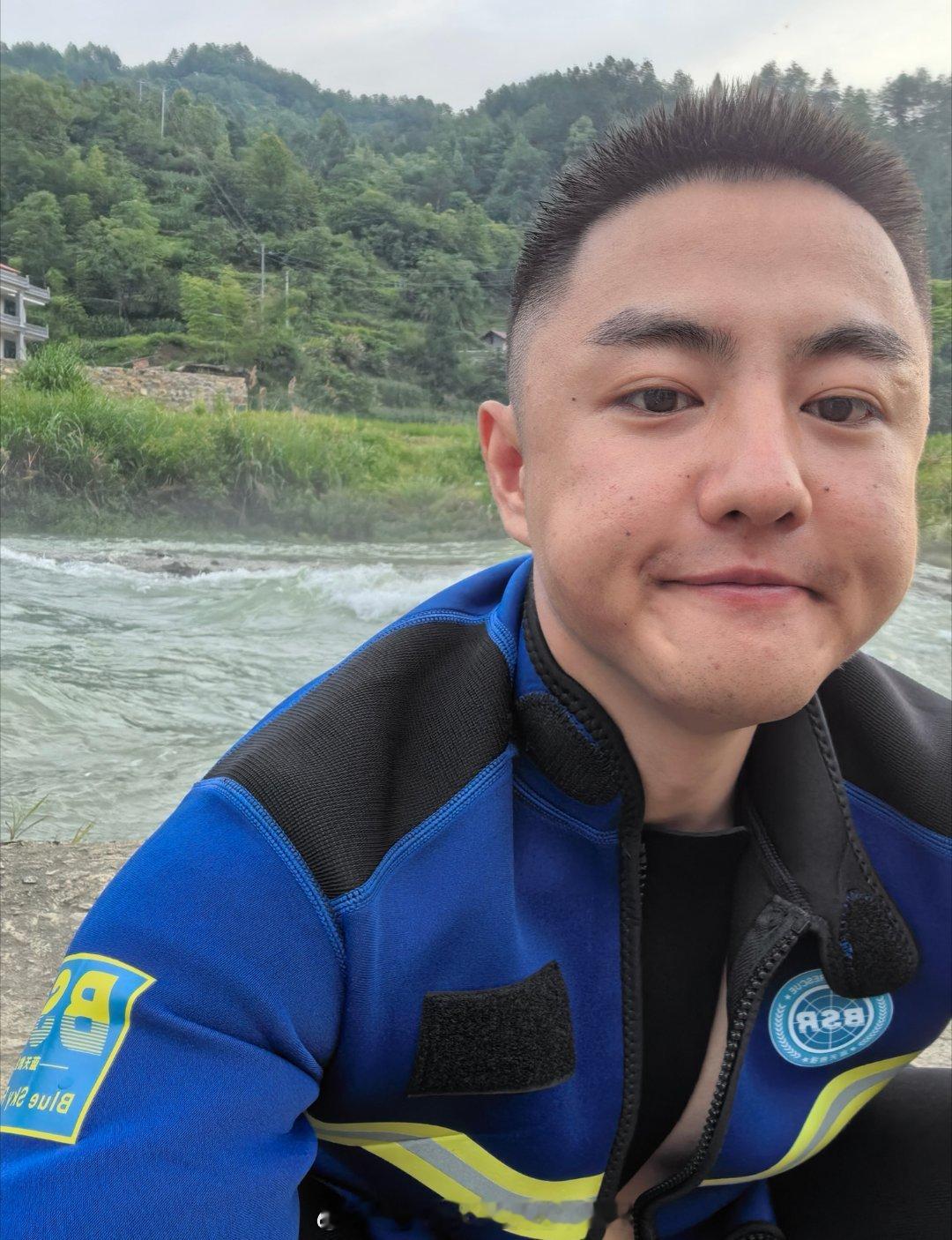 这是比龙牙还帅的衣服 ​​​