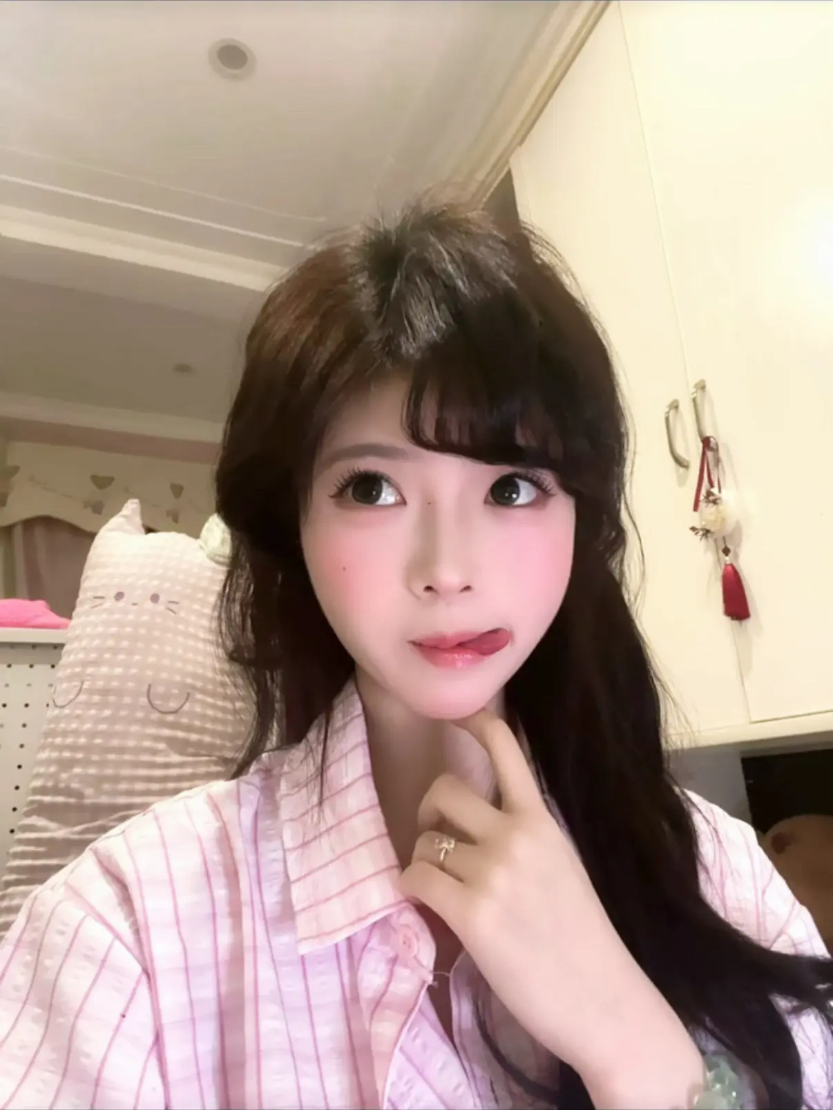 哦我好像得了那个 最近很火的那个 冷脸萌