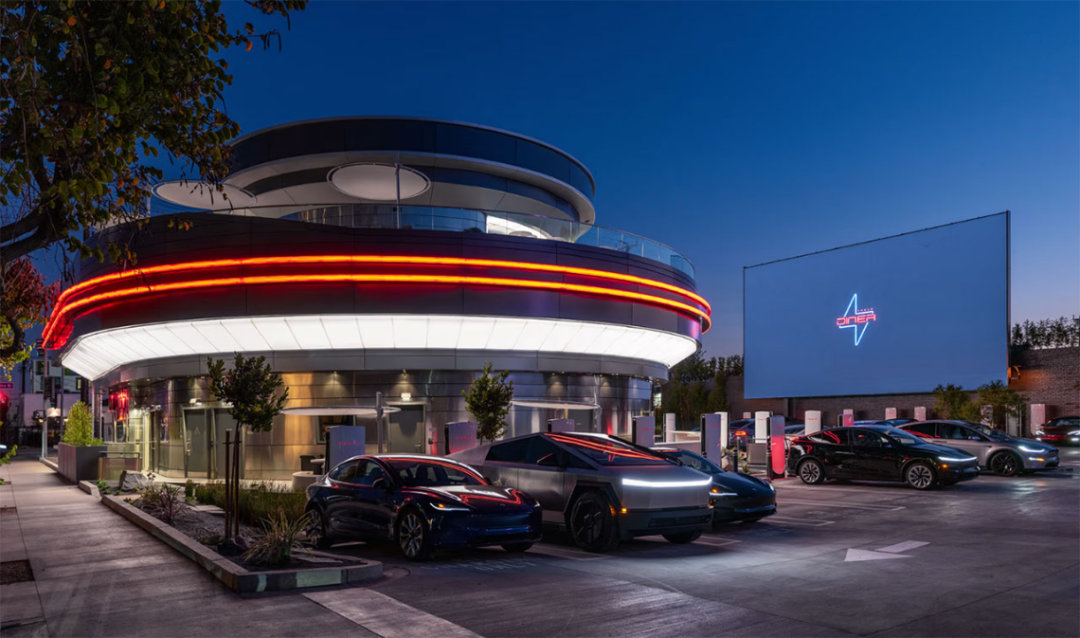 车市热门[超话] 特斯拉全球首座 Tesla Diner已于7月21日在好莱坞开