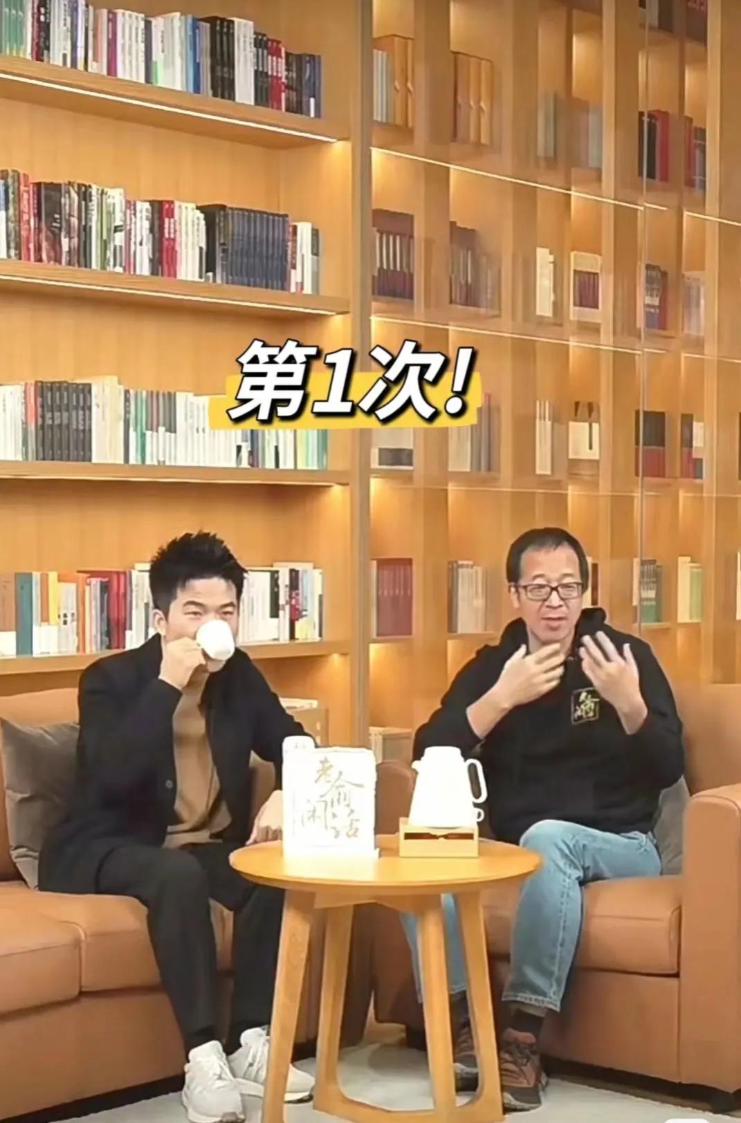 董宇辉战术性喝水3次！
小作文事件最终以CEO孙东旭免职结尾，董宇辉也回来了，但