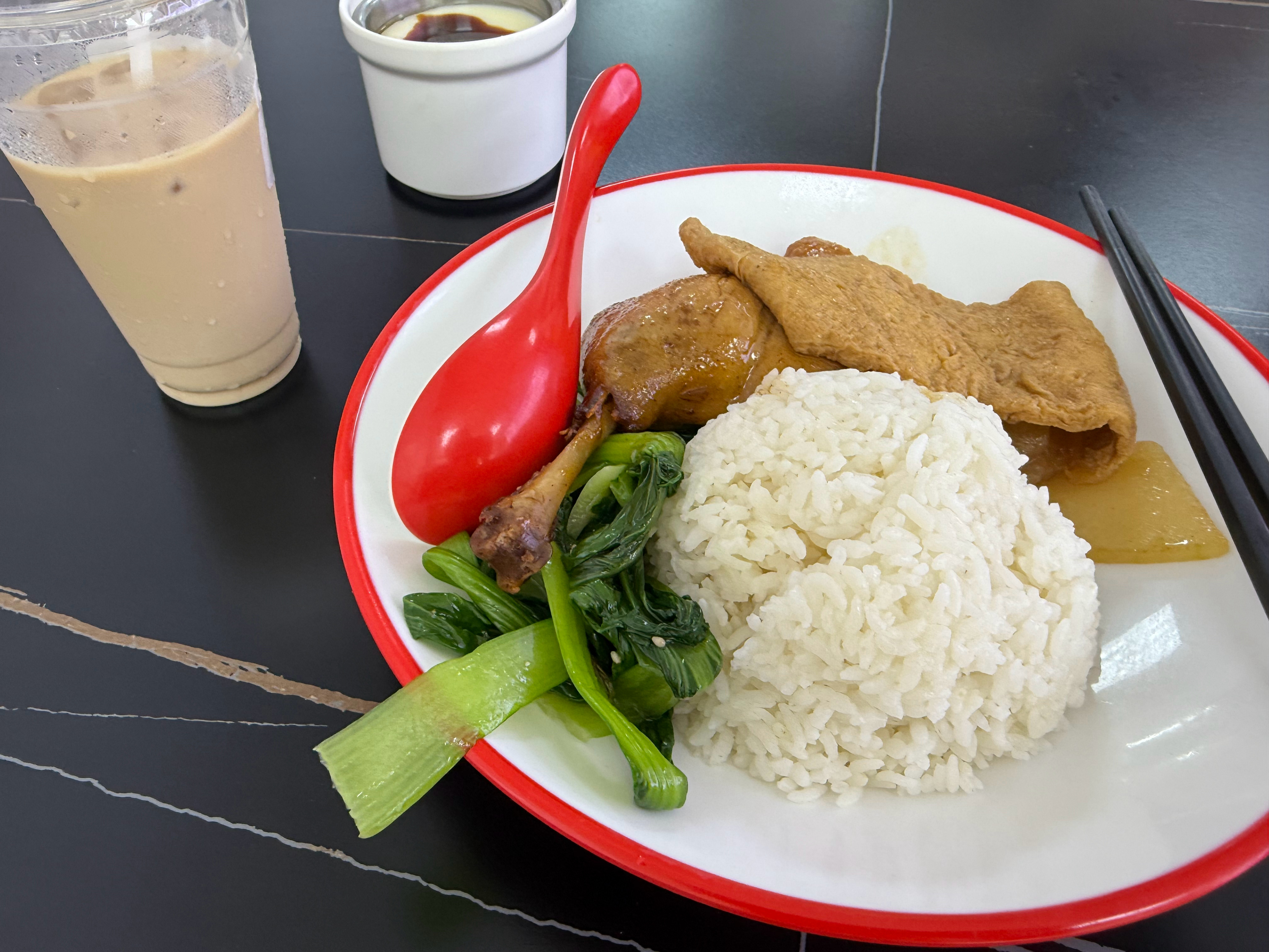 还没吃中饭，路边都是野店不敢吃，我本来不吃了，看到了沙县，这就餐环境太好了。我的