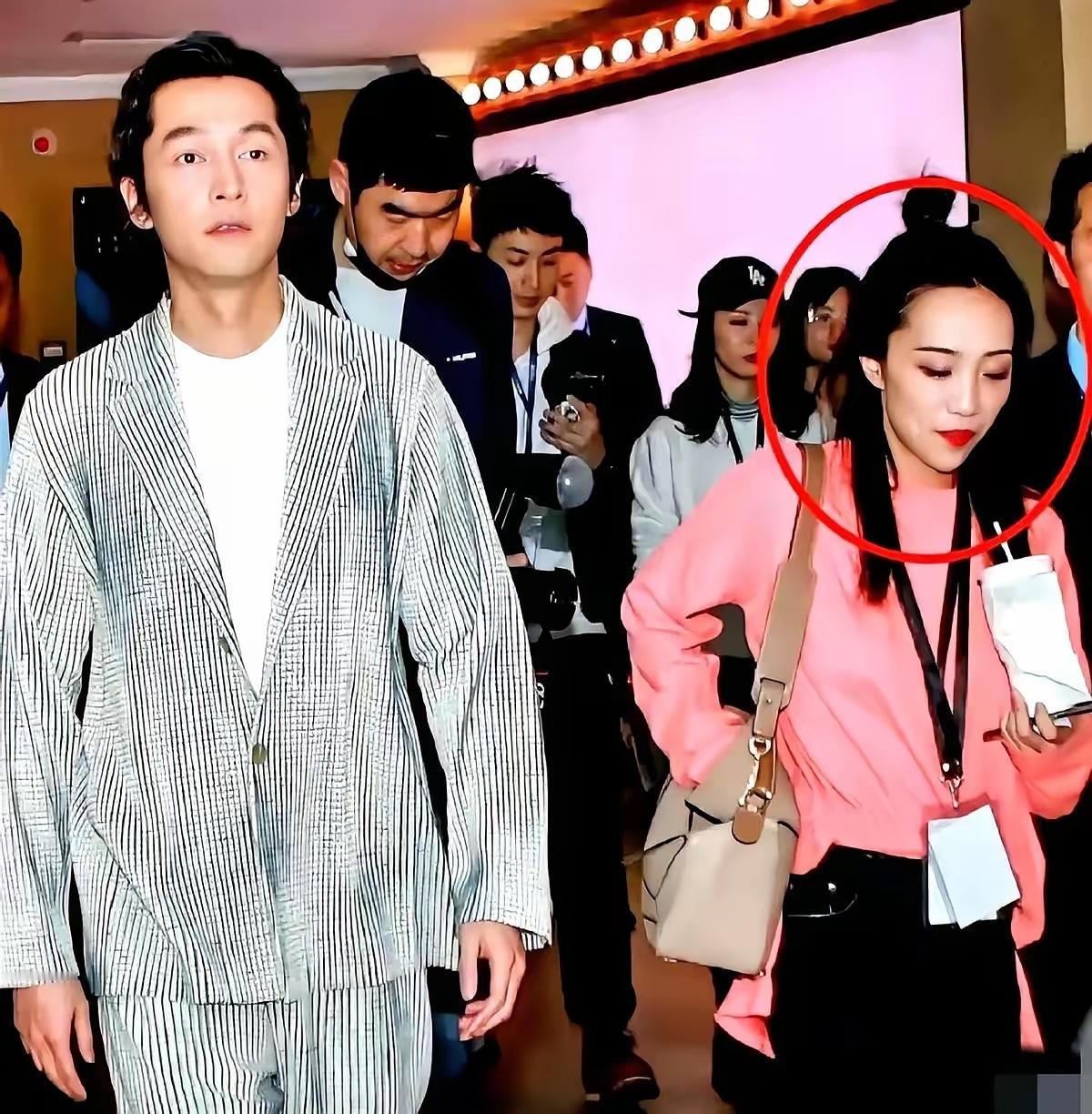 黄曦宁这个人强得可怕
不是因为她从众多美女中脱颖而出得到了胡歌的爱
也是不因为她