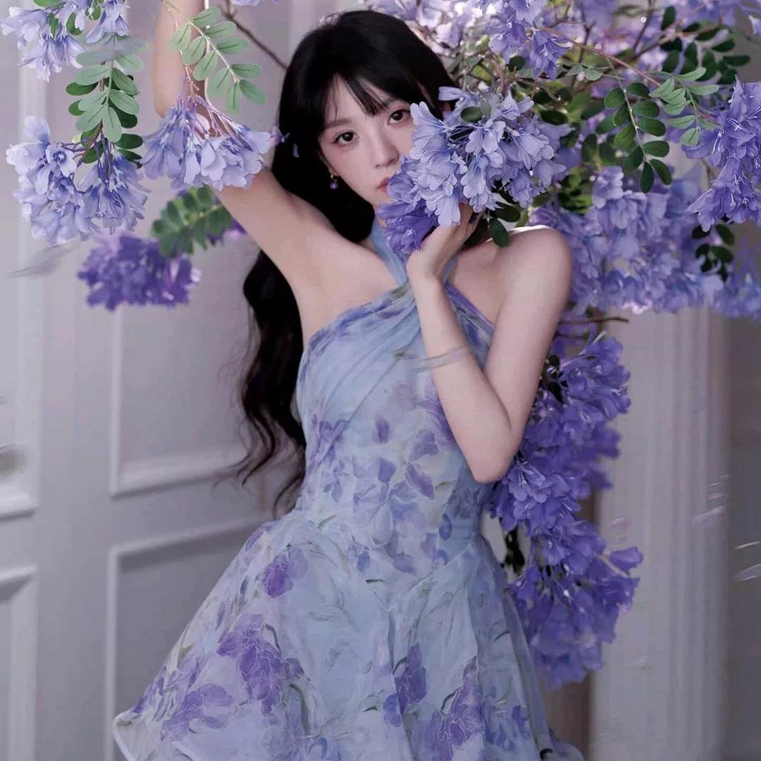 紫薇花下美人醉，月色如梦意难平。紫薇 紫薇花卉 淡粉色紫薇 玫红花紫薇 高杆紫薇