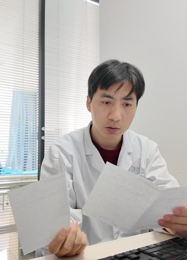 今天分享的内容，灵感同样来自门诊真实案例。
 曾有位家长，孩子反复出现强迫行为，