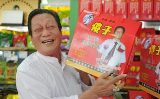 1984年国家给石家庄造纸厂下达了年利润17万元的任务，厂领导却由于连年亏损不敢