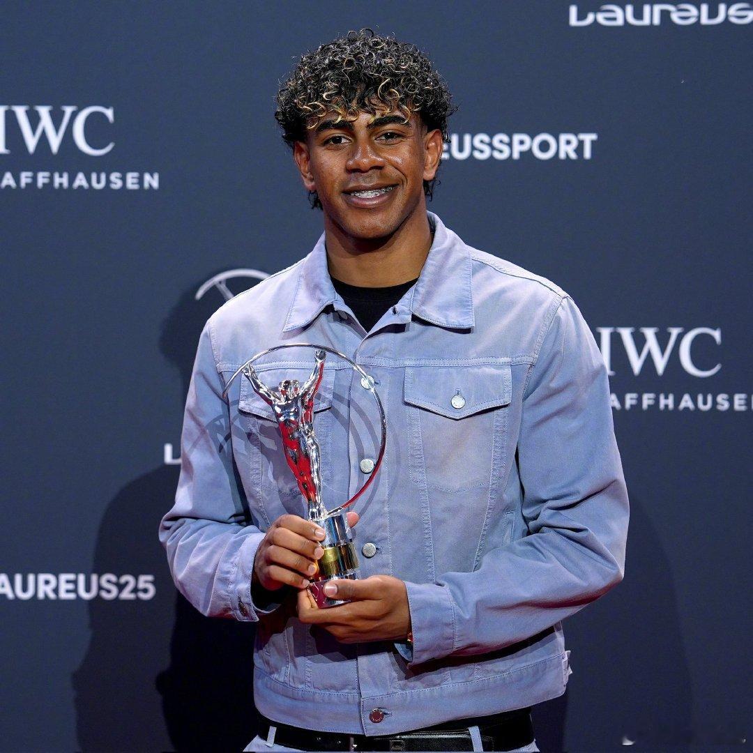 【亚马尔荣膺劳伦斯最佳青年运动员】巴萨的亚马尔荣获2026年劳伦斯年度最佳青年运