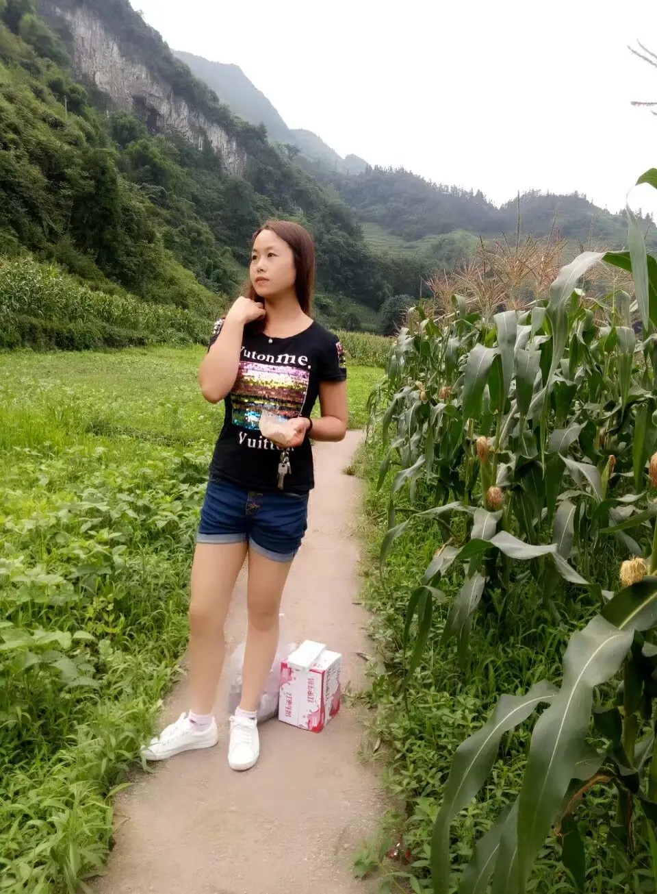 快抑郁症了，去年这个炎炎的夏日回老家那一趟摔的那一跤，真的每每一想到就...