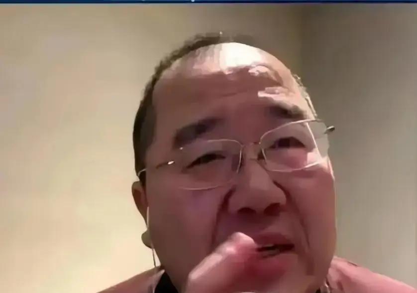 英达一句“后悔没管巴图”，在儿子直播间刷屏了。
看着巴图三个月带货五千万，他这迟