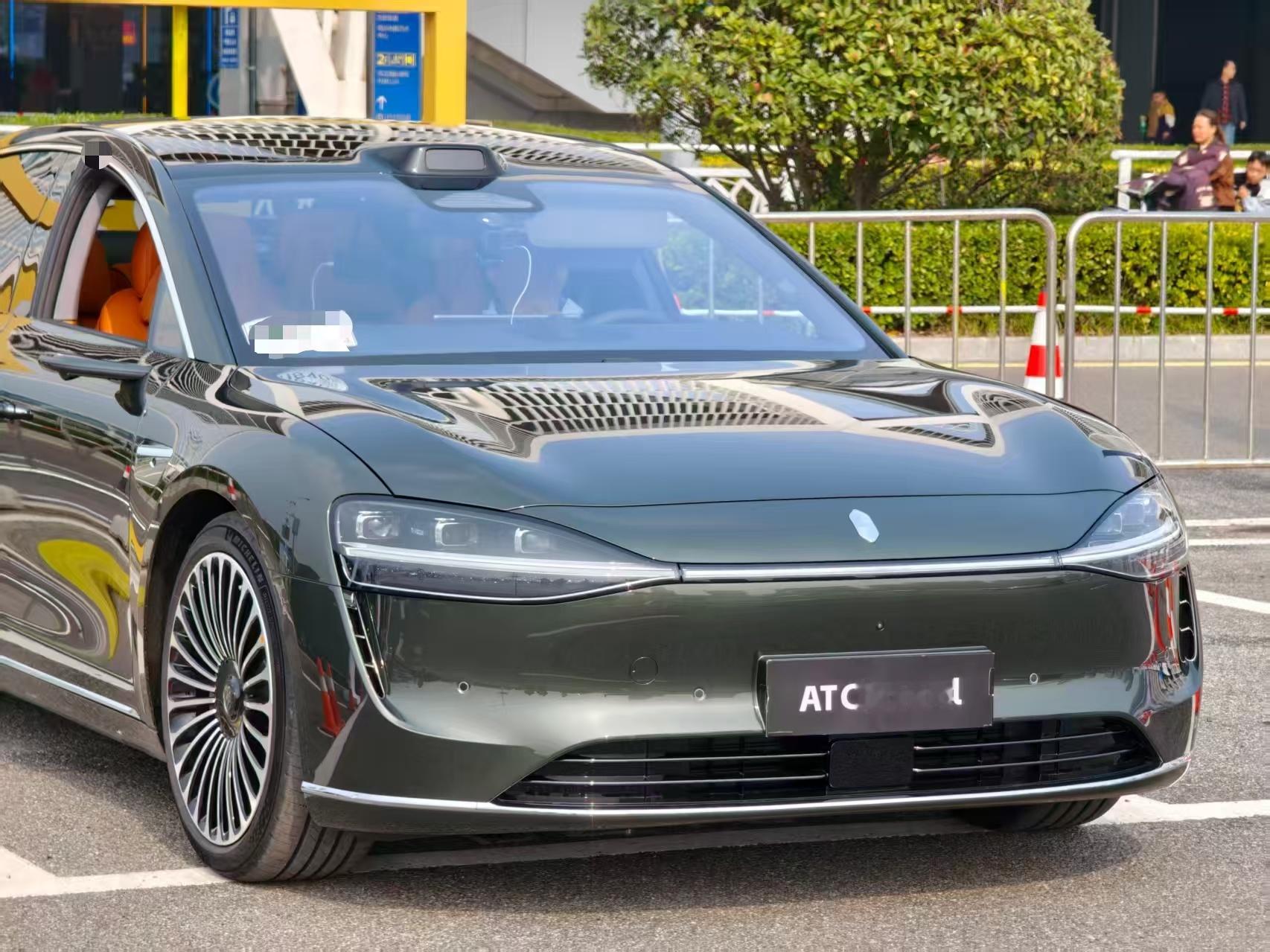 2025年照亮我的那束光 忘记从什么时候开始，“你相信光吗”成为了一句热梗，但仔