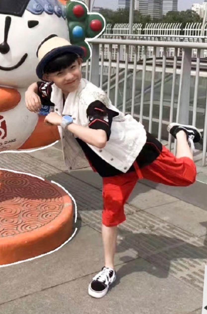觉得长大更萌了怎么办…….怎么这么萌妹 ​​​