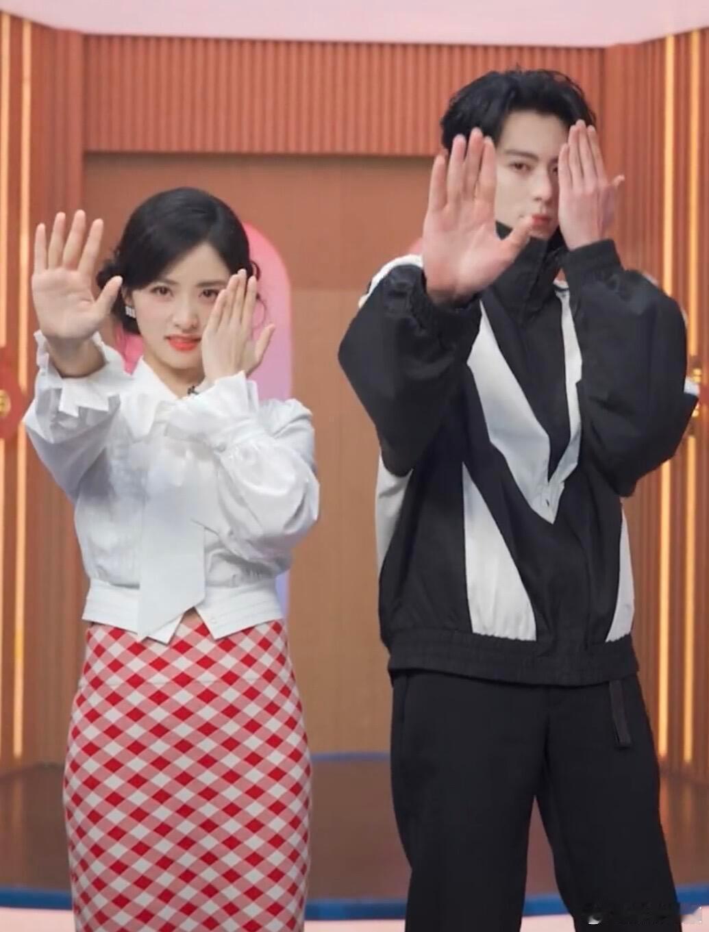 王鹤棣沈月现实版尼克朱迪 沈月小巧灵动宛如朱迪本迪，游戏时为队友呐喊超热血，王鹤