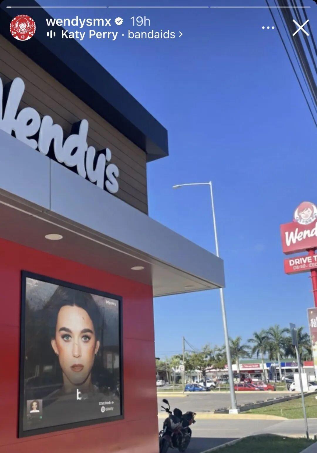有消息指出，Wendy's 突然变成 Katy Perry 粉丝，在墨西哥的一家