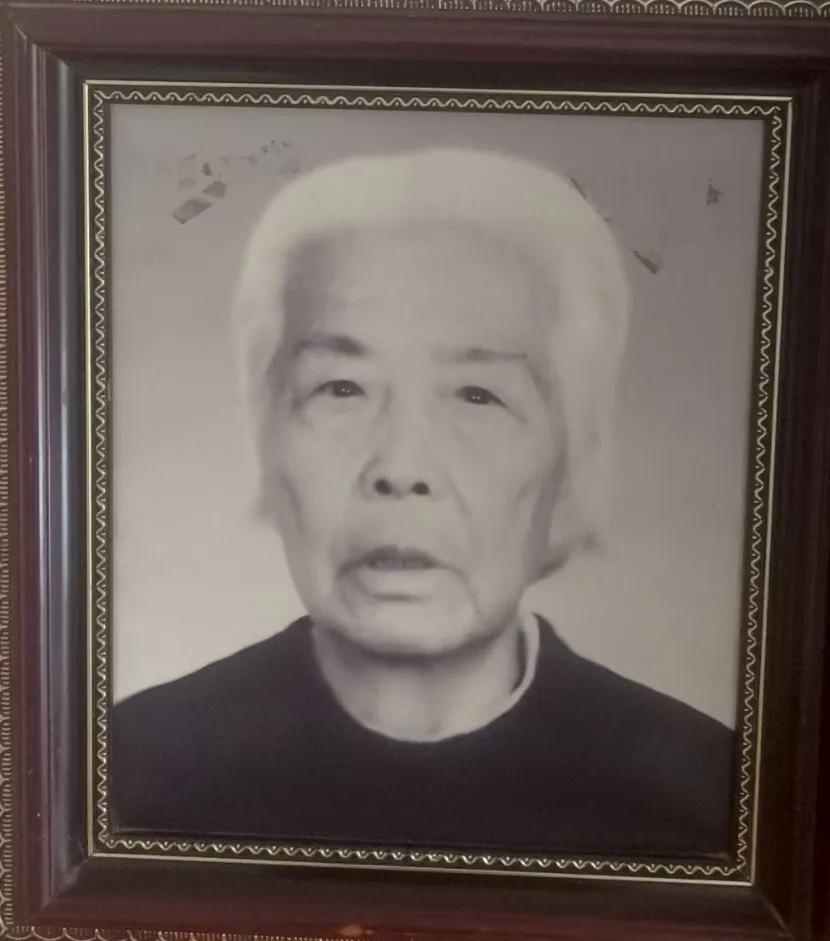 早上改完我的一篇文章后，我哭了。

昨晚，我写了一篇微头条，内容是对往昔学习小提