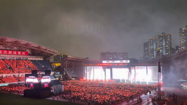 欧若拉
隐形的翅膀
亲爱的，那不是爱情
淋雨一直走
       ——张韶涵
         20