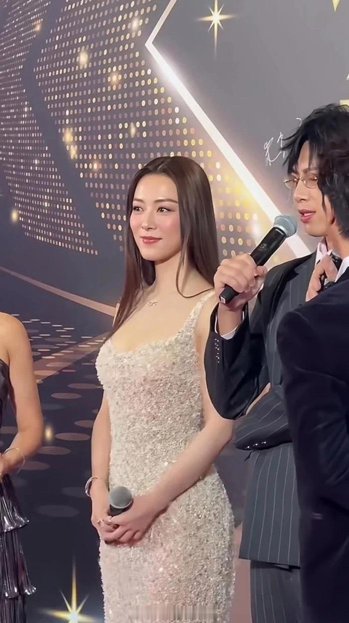 这就是曾志伟儿媳王敏奕，颜值好高，身材确实好。加上曾志伟老师在香港娱乐圈呼风唤雨