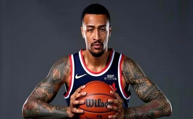 快船如果用科林斯换德罗赞，就能够解决目前的问题吗？我觉得不行…
泰伦卢把科林斯在