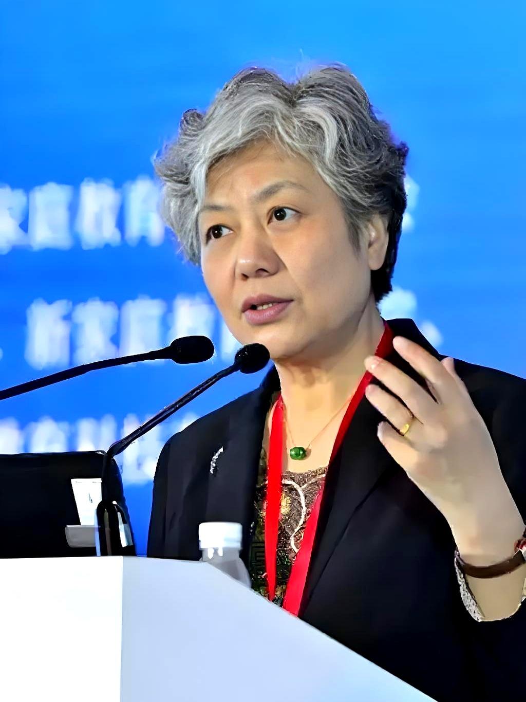 李玫瑾讲过一个系列强奸犯的采访，那人说女人和女人不一样，有些男的交过好多姑娘，偏