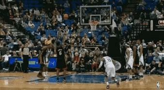 波什演技相当高超，把防守人都骗了，都以为后面还有一罚，站着把球送出去不走步，怒刷