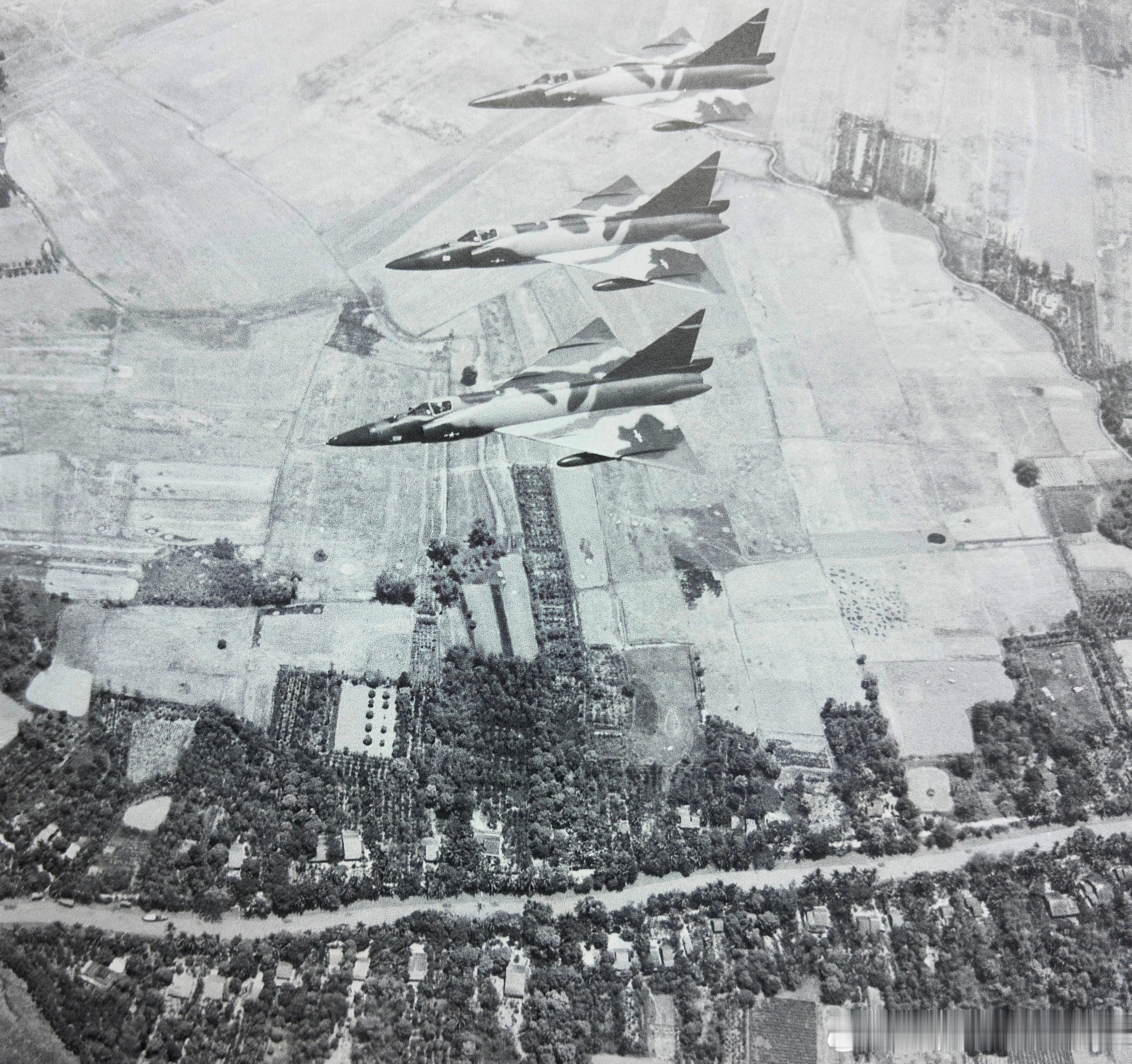 1962年3月美军F-102战斗机在南越上空军事历史全触达
