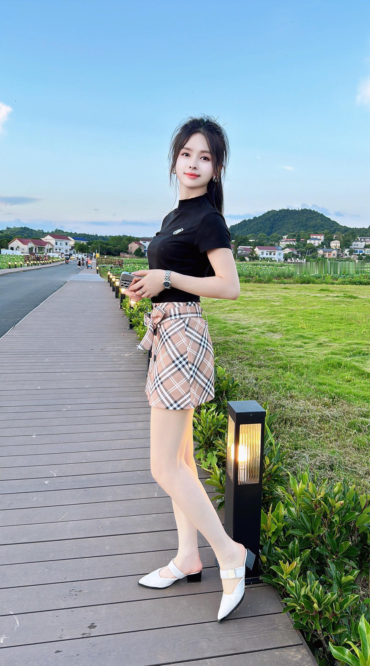 “一辈子很短，要学会好好爱自己，你的优秀，要遇到识货的人；你的真诚，要遇到珍惜的