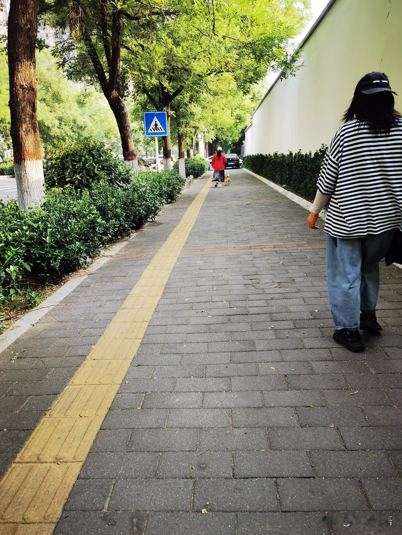 上联：临窗听夜雨，有请下联凭栏沐晓凤[福][福][福]

晓风”对“夜雨”‌：出