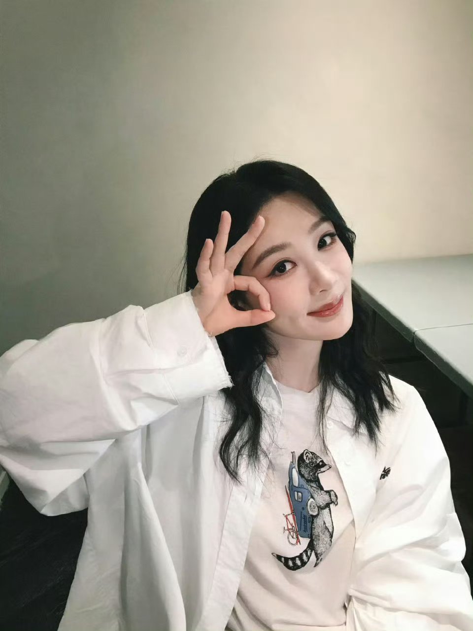 杨紫最新状态，晚上直播见咯