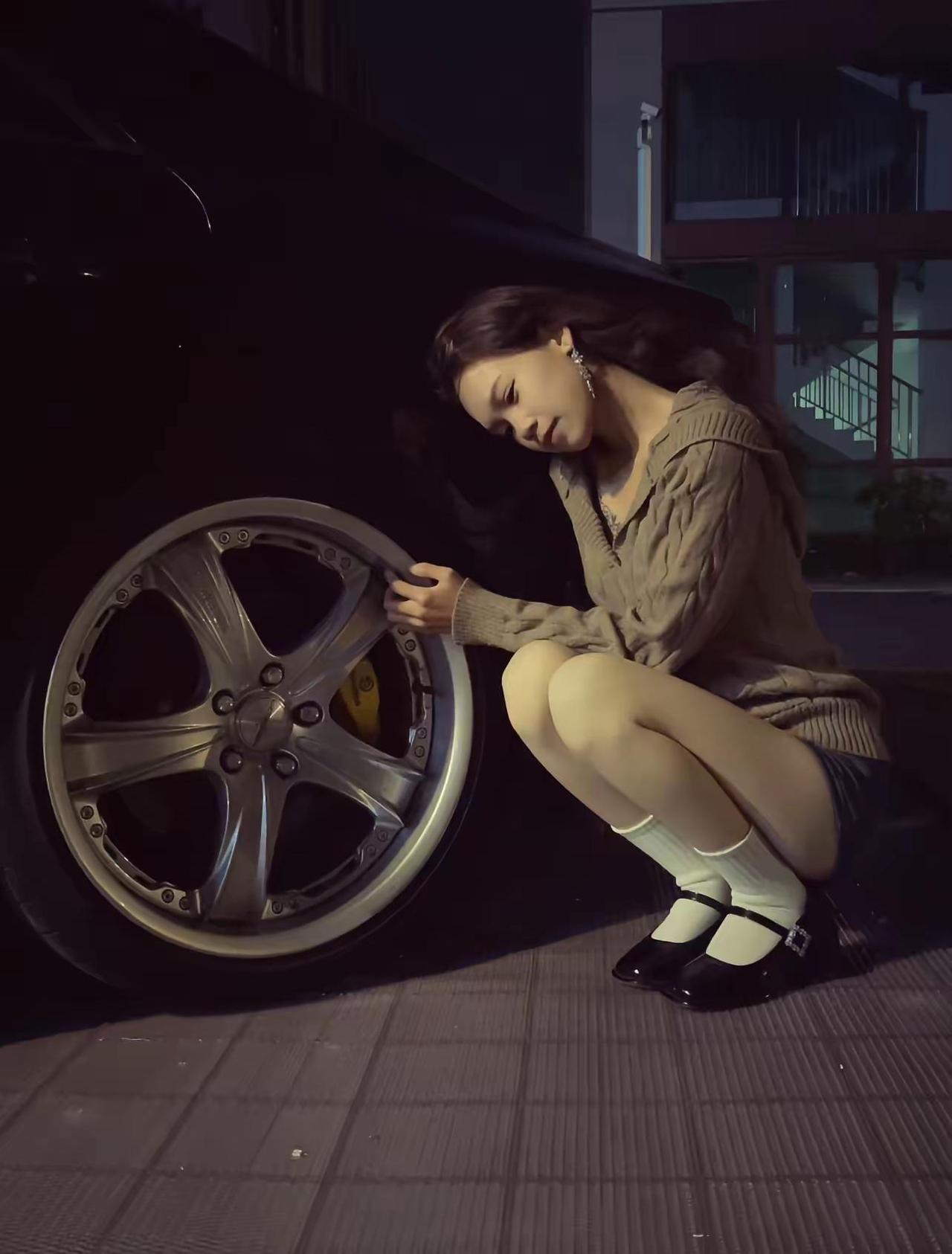 你总以为我嬉皮笑脸 其实在你看不到的地方我也没有光