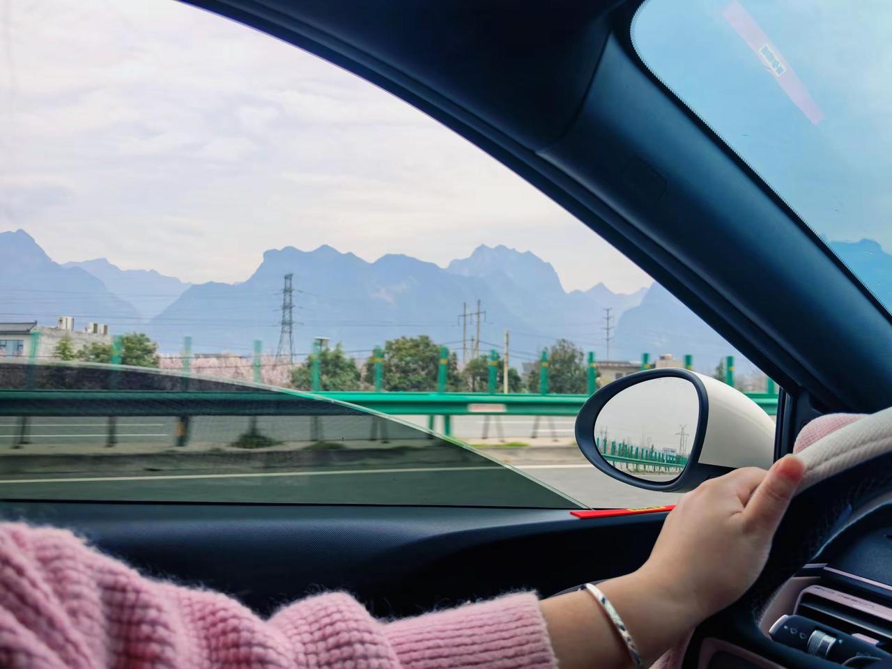 专家说能独立开高速的女人 无论是表面是内向还是外向 骨子里没有一个怂货 都是犟种