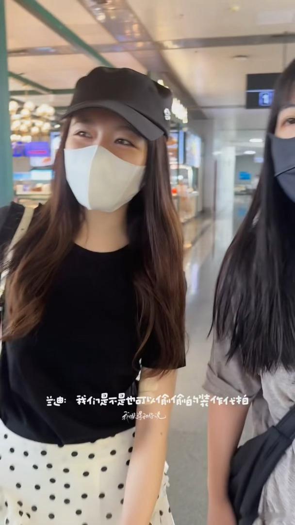 李兰迪看到代拍的反应 李兰迪看到代拍的反应是想要假装成代拍，真的是把我笑到停不下