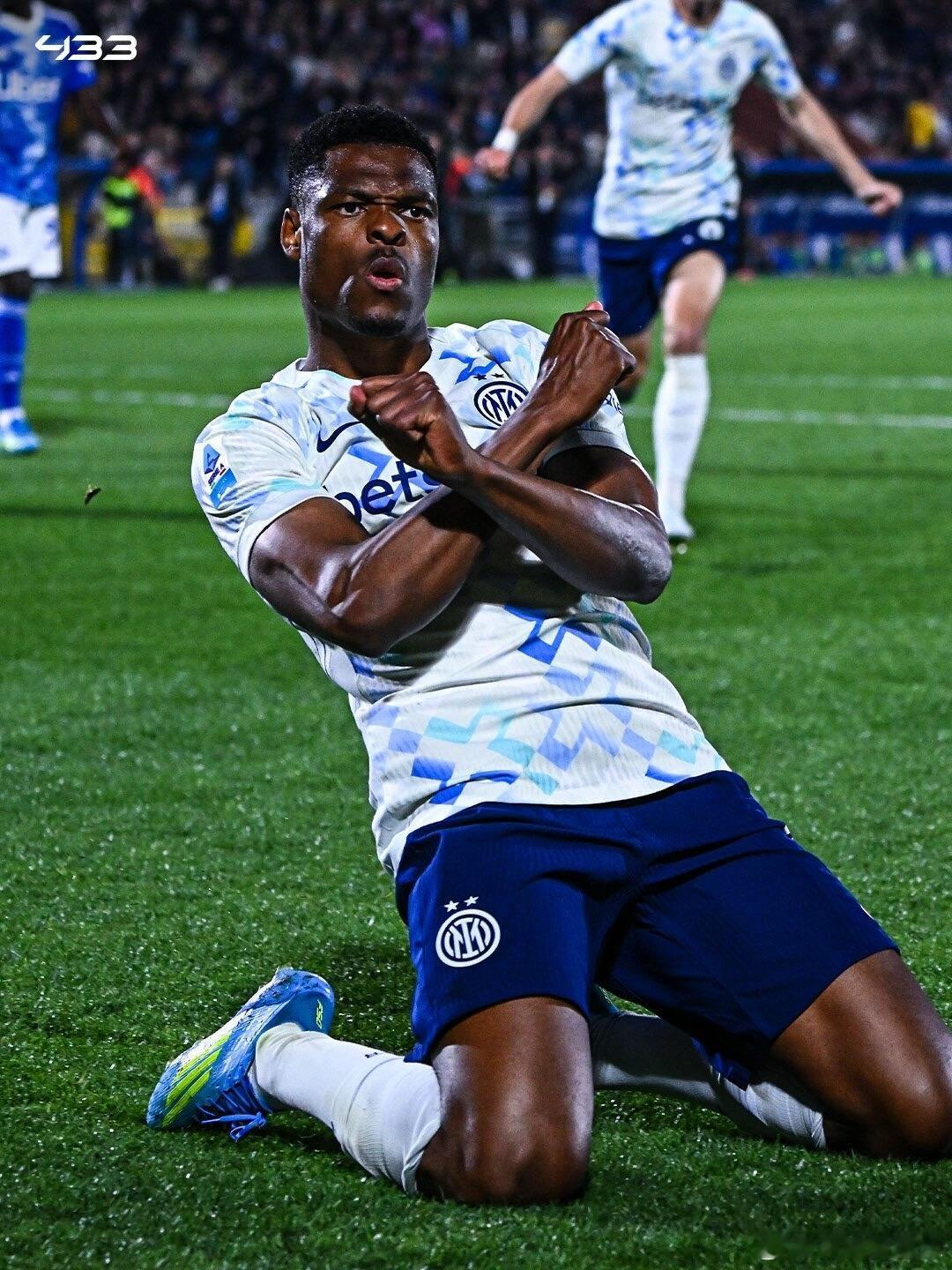 凌晨的泥头车不可阻挡国际米兰意甲科莫3比4国际米兰