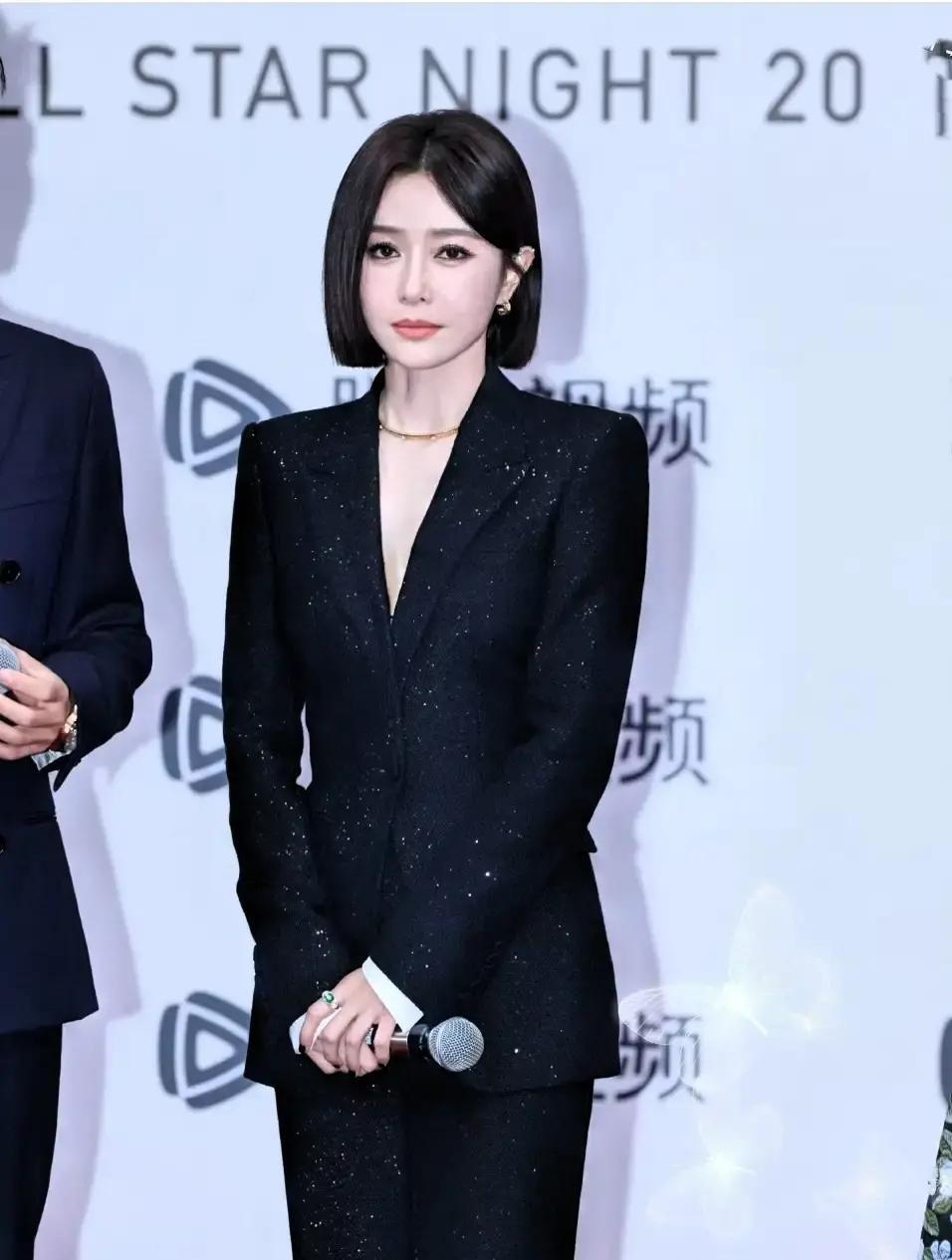 袜子两周不洗，男友连夜搬走
 
他连行李都没收，只说一句：味儿太大。秦岚在节目里